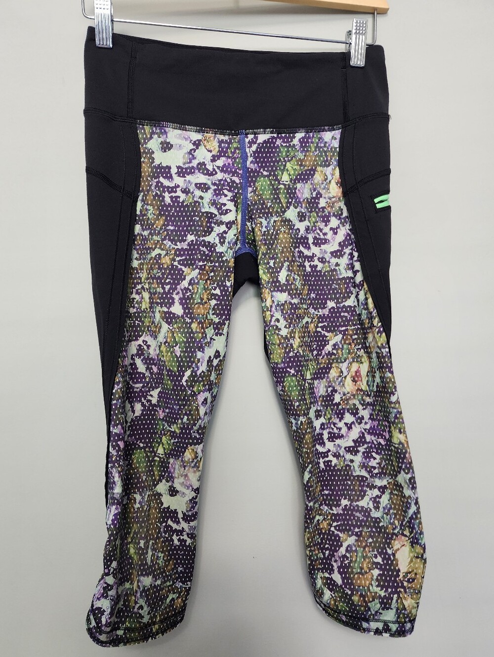 Lululemon Black and Floral Purple Athletic Capris Size 4